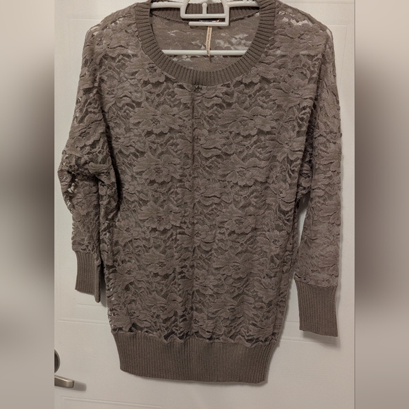 3/$20 Lace Sweater, Beige, Size Medium - Picture 1 of 4